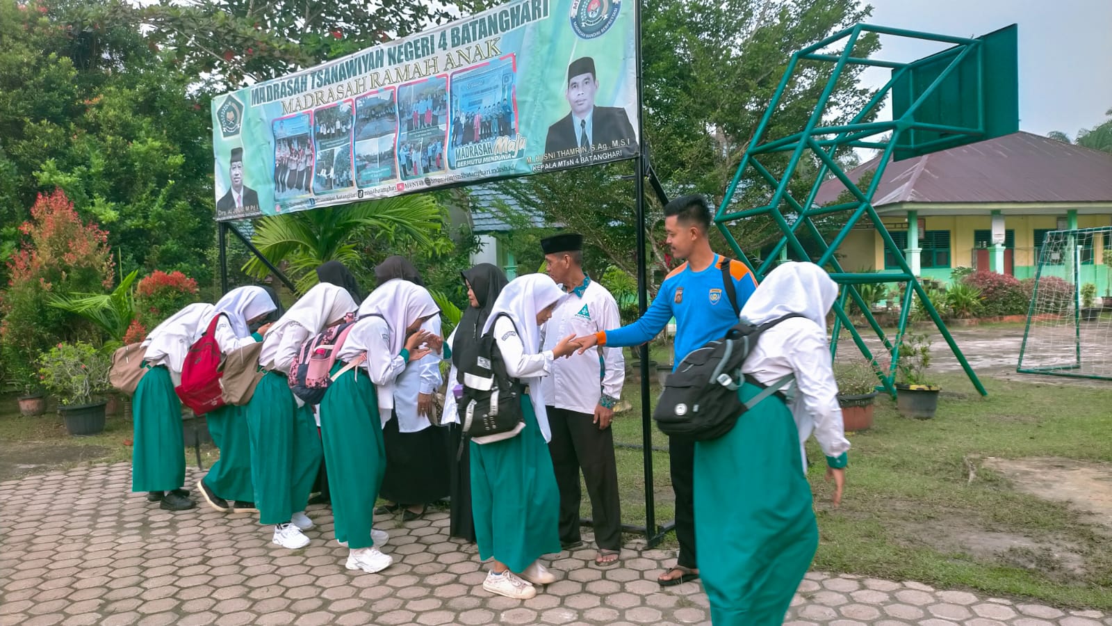 SANTIK DIPAGI INI SANTIK DIPAGI INI