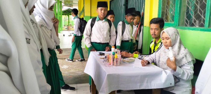 Gelar Razia Pagi, MTsN 4 Batang Hari Sita HP dan Aksesoris Gelar Razia Pagi, MTsN 4 Batang Hari Sita HP dan Aksesoris