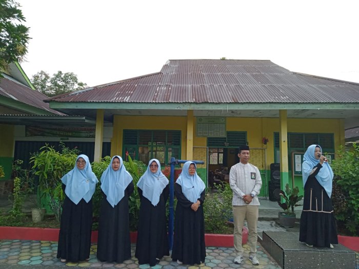 Tertibnya Apel Kedisiplinan Pagi Di Motivasi Guru Piket