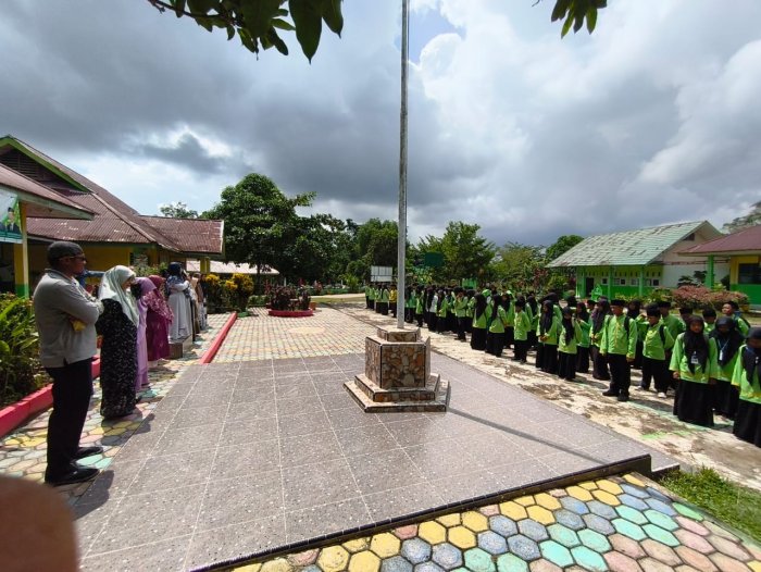 ASAS Ganjil MTsN 4 Batang Hari Resmi Ditutup, Waka Kurikulum Beri Pesan Penting untuk Siswa ASAS Ganjil MTsN 4 Batang Hari Resmi Ditutup, Waka Kurikulum Beri Pesan Penting untuk Siswa