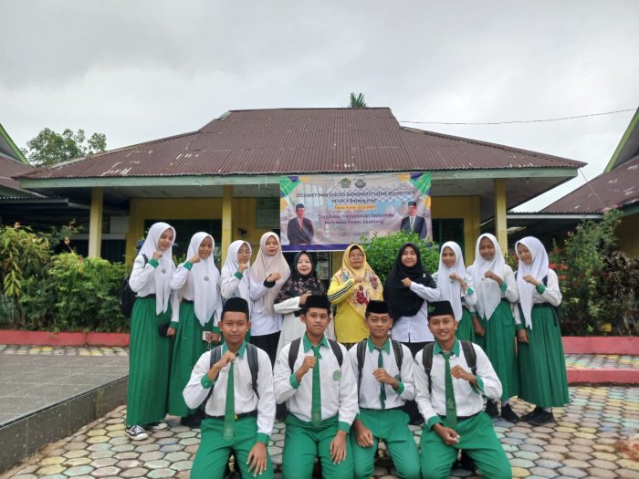 Siswa MTsN 4 Batang Hari Dilepas Ikuti Lomba Rangking Satu di SMAN 5 Batang Hari