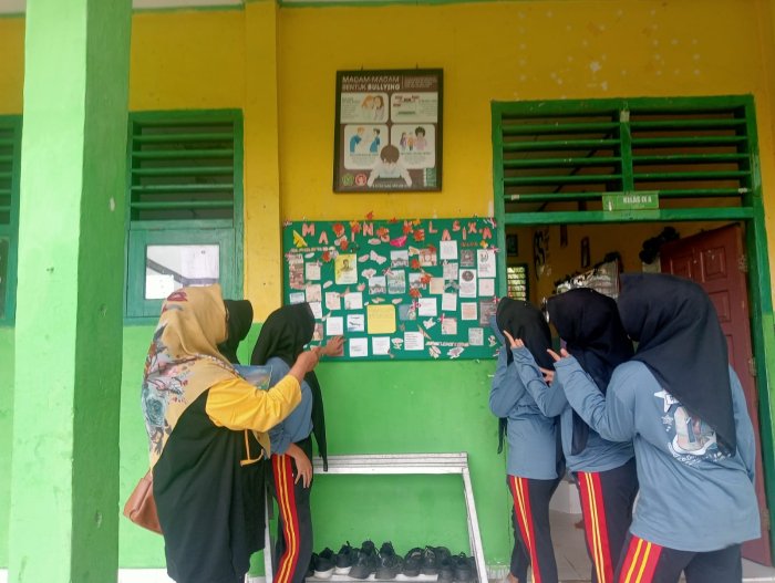 Kelas 9A MTsN 4 Batanghari Raih Juara Mading Terbaik