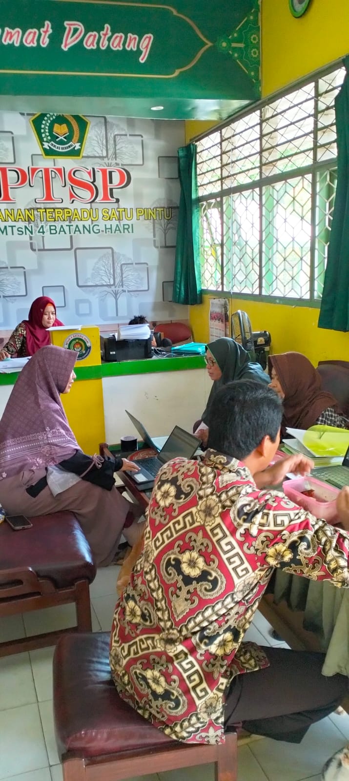 SariSata (Satu Hari Satu Berita), Ketua Agen Perubahan SARISATA Merekap Kontribusi Berita. SariSata (Satu Hari Satu Berita), Ketua Agen Perubahan SARISATA Merekap Kontribusi Berita.