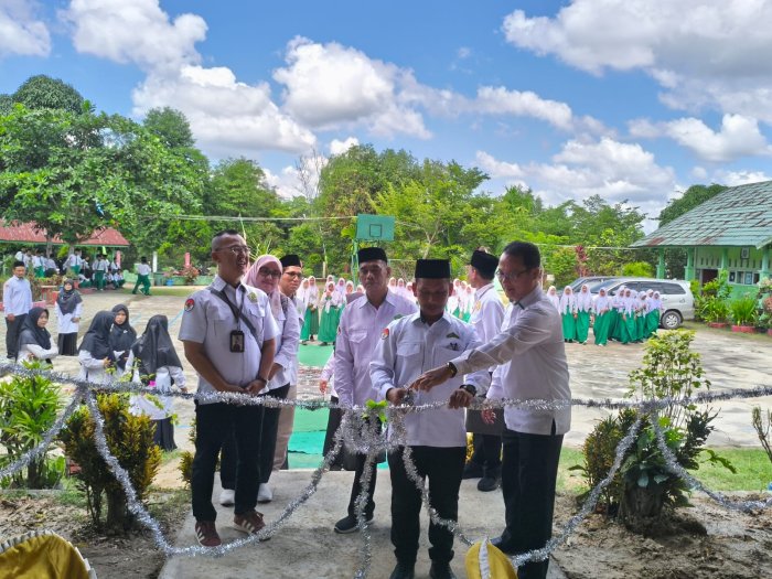 Kakanwil Kemenag Jambi Melalui Kabid Penmad Resmikan Gedung Serba Guna MTsN 4 Batang Hari