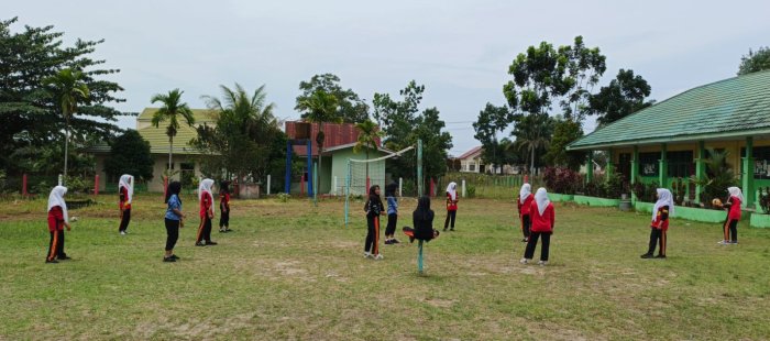 Tim Volly Putra Putri MTsN 4 Batanghari Giat Latihan