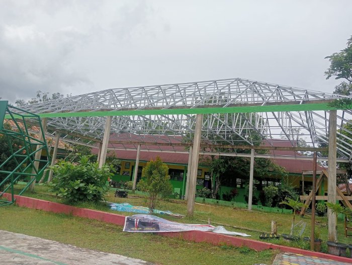Progres Pemasangan Atap Pendopo MTsN 4 Batang Hari – Hari Keenam