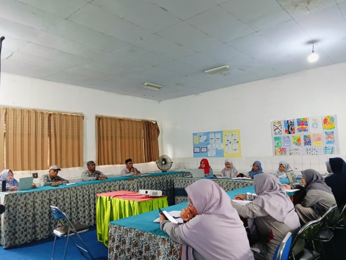 Rapat Terbatas Guru MTsN 4 Batanghari Dalam Pembentukan Kepanitian Rapat Terbatas Guru MTsN 4 Batanghari Dalam Pembentukan Kepanitian