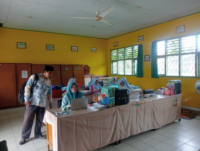 Wakasis MTsN 4 Batanghari Tuntaskan Pengisian SIMPI Wakasis MTsN 4 Batanghari Tuntaskan Pengisian SIMPI