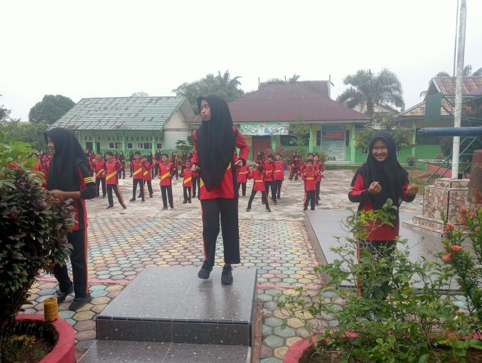 Kegiatan Senam Sehat di Pagi Hari Sabtu Tetap Diikuti Seluruh Siswa Dengan Antusias.