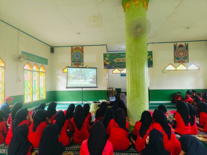 Kebersamaan Kelas VII, VIII, dan IX dalam Menonton Video P5 Bertema Disabilitas Kebersamaan Kelas VII, VIII, dan IX dalam Menonton Video P5 Bertema Disabilitas