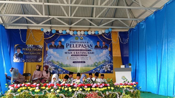 Ashabun Nada MTsN 4 Batang Hari Meriahkan Acara Perpisahan Kelas IX dengan Lantunan Shalawat Merdu