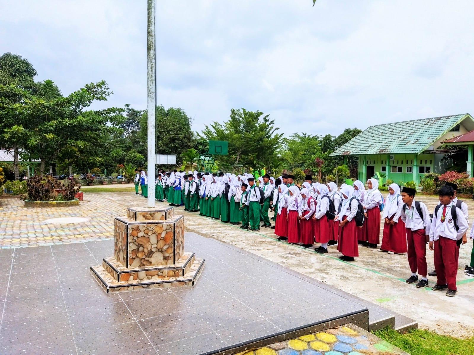 MTsN 4 Batanghari Melaksanakan Rolling Siswa Tahun Pelajaran 2025/2026