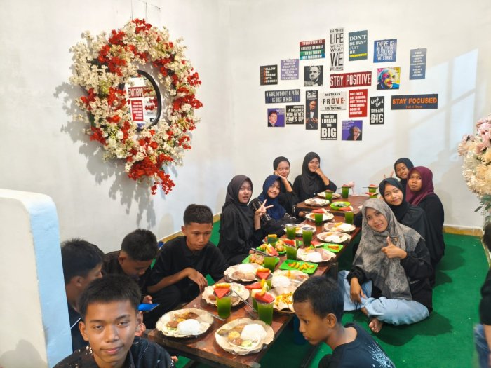 Kebersamaan Siswa Kelas VIII.B memberikan support bagi Zafira Tampil di Festival Ramadhan 1447 H