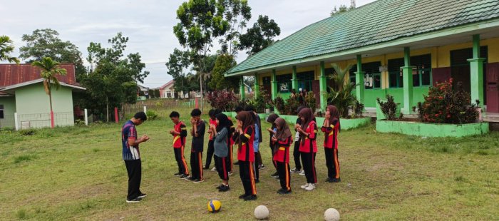 Tim Voli Putri MTsN 4 Batang Hari Mantapkan Langkah: Latihan Dimulai dengan Doa Bersama