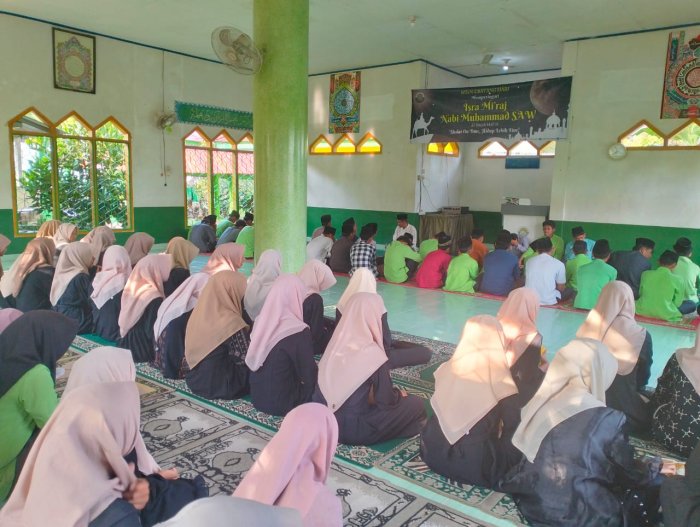 Sambut Ramadhan Keluarga Besar MTsN 4 Batang Hari Gelar Punggahan dan Pembacaan Surah Yasin Bersama Sambut Ramadhan Keluarga Besar MTsN 4 Batang Hari Gelar Punggahan dan Pembacaan Surah Yasin Bersama