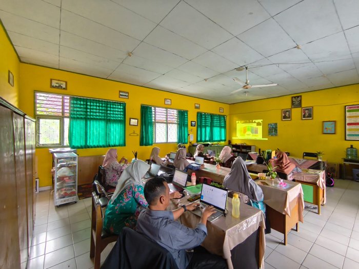 Bangun Madrasah Berintegritas, GTK MTsN 4 Batang Hari Ikuti Workshop Gratifikasi dalam pelayanan publik
