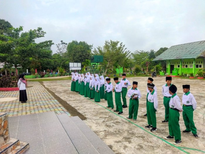 Bangun Semangat Pagi, MTsN 4 Batang Hari Gelar Apel Kedisiplinan Bersama Bu Tauhidatul Istiqomah