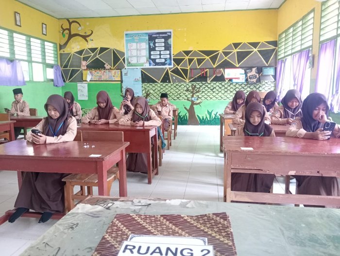 Hari Ketiga ASAT di MTsN 4 Batanghari Berjalan Lancar, Tertib, dan Menjunjung Kejujuran
