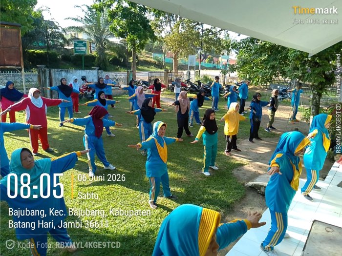 Manfaatkan Hari Libur, GTK MTsN 4 Batang Hari Ikuti Senam Lansia & Cek Kesehatan di PUSTU Bajubang