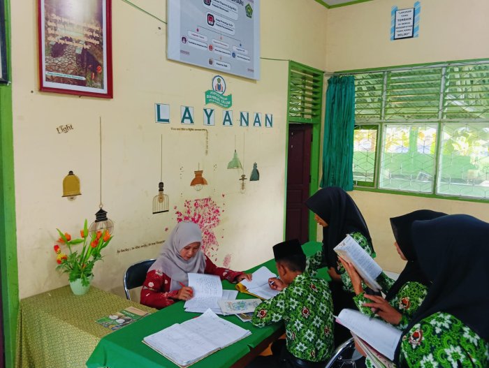 Tertib, Terarah, Bermakna: Literasi Bersama Ibu Tauhidatul Istiqomah