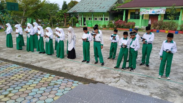 Tanamkan Nilai Religius, Siswa Kelas 7 MTsN 4 Batang Hari Lantunkan Asmaul Husna Dipandu Ibu Tauhidatul Tanamkan Nilai Religius, Siswa Kelas 7 MTsN 4 Batang Hari Lantunkan Asmaul Husna Dipandu Ibu Tauhidatul