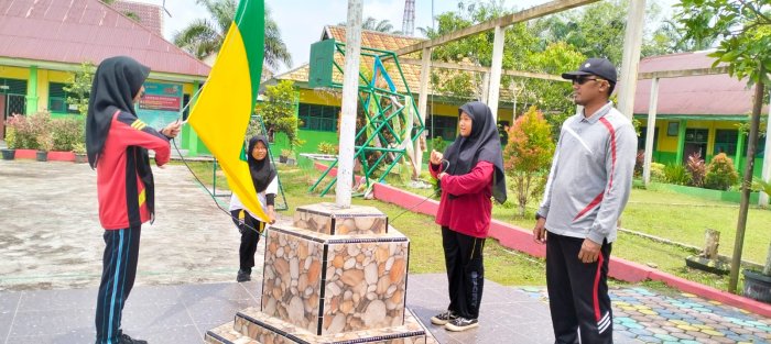 Persiapkan Tim Upacara Terbaik untuk Kegiatan Upacara Penaikan Bendera setiap Senin 