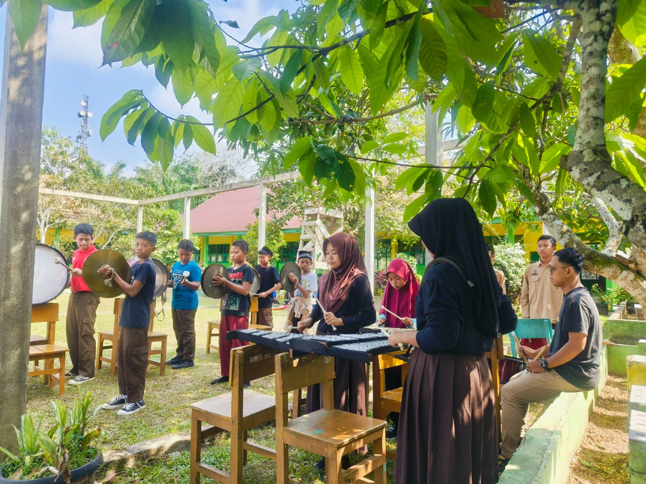 Sinkronisasi Tim Drumband MTSN 4 Batanghari Dengan Musik Kemerdekaan Republik Indonesia Sinkronisasi Tim Drumband MTSN 4 Batanghari Dengan Musik Kemerdekaan Republik Indonesia