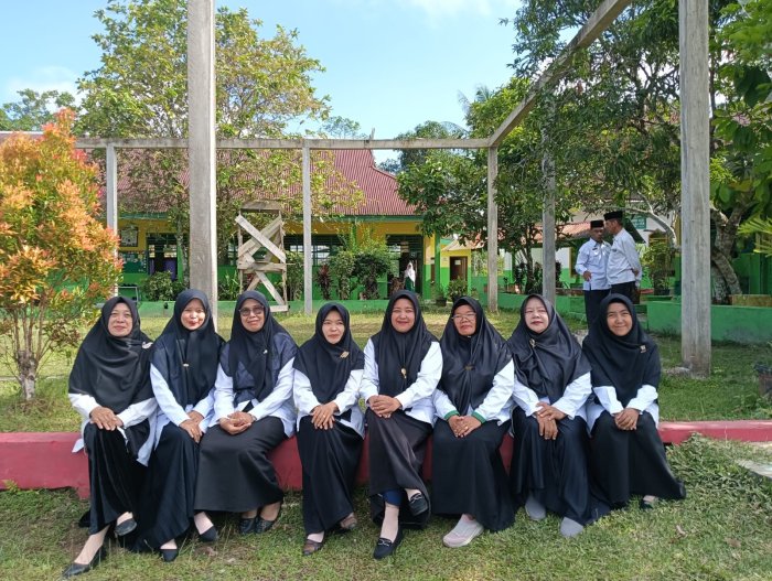 Beda Generasi, Satu Komitmen untuk kemajuan MTsN 4 Batang Hari Beda Generasi, Satu Komitmen untuk kemajuan MTsN 4 Batang Hari