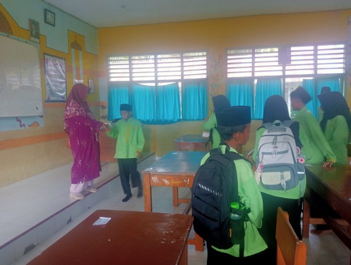 MTsN 4 Batanghari Sukses Laksanakan ASAS, Berakhir Khidmat pada Hari Jumat