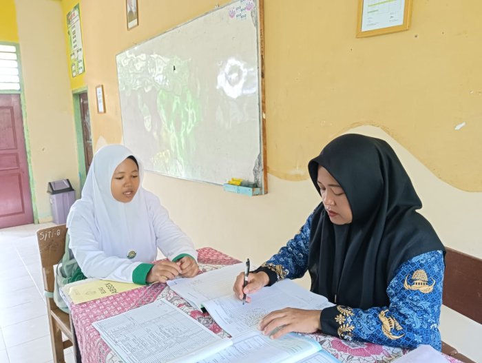 Gemakan Kalam Ilahi, Peserta Didik  kls 8a MTsN 4 Batang Hari Antusias Setorkan Hafalan Surah Asy-Syam