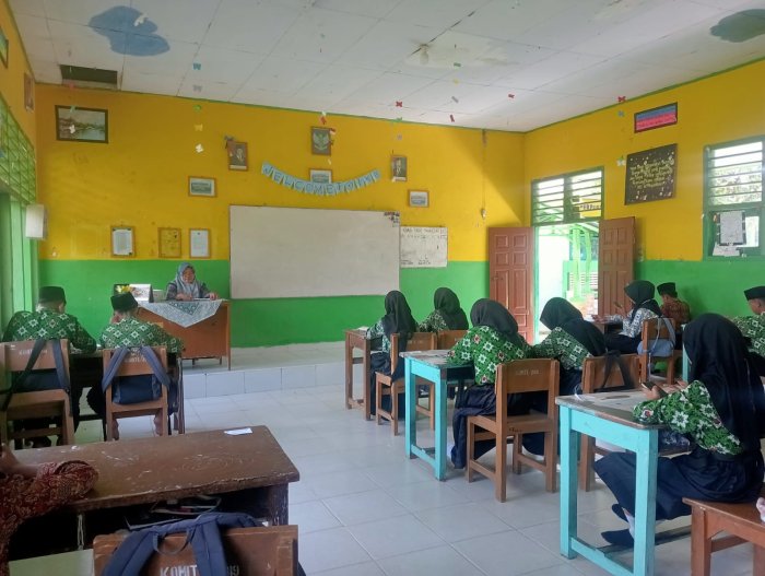 Pelaksanaan Asesmen Sumatif Akhir Semester Hari Ketiga MTsN 4 Batanghari
