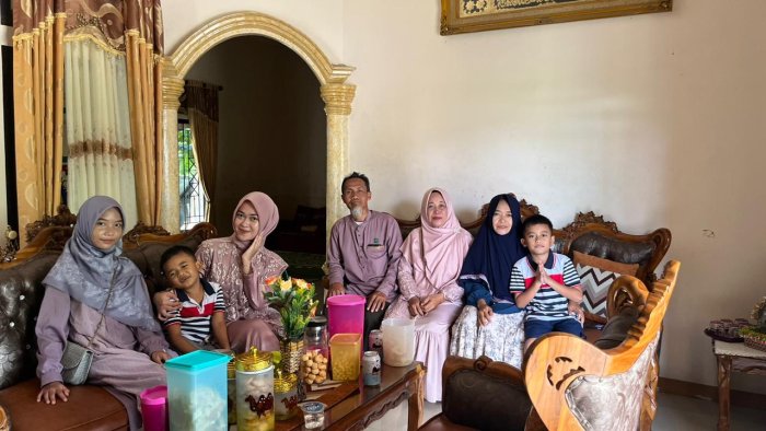 Suasana Idul Fitri 1447 H: Guru MTsN 4 Batang Hari Rajut Keakraban dalam Silaturahmi