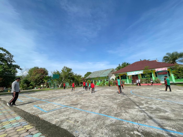 Semangat Sportivitas Warnai Class Meeting Futsal MTsN 4 Batanghari Semangat Sportivitas Warnai Class Meeting Futsal MTsN 4 Batanghari