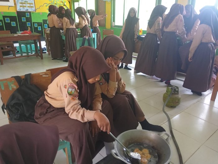 Seru Dan Lezat, Ujian Praktek IPA Kelas IX Olah Donat