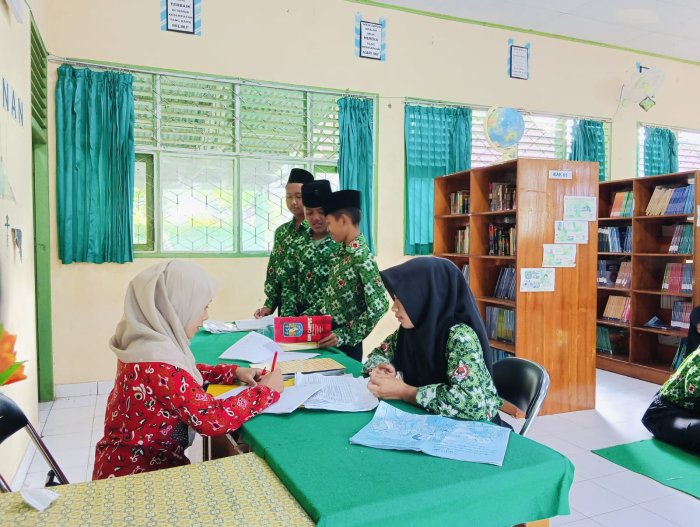 Meneladani Cinta Rasul lewat Buku: Najwa Hidupkan Literasi Bermakna di Perpustakaan Bahrul Ulum