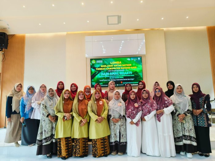 Lomba Sholawat Antar Satker Kementerian Agama Kabupaten Batanghari Tutup Kegiatan dengan Foto Bersama