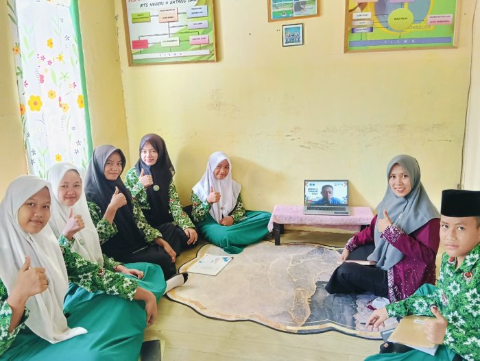 Belajar, Berdiskusi, dan Bertumbuh Bersama, Tim OBA MTsN 4 Batang Hari Ikuti Bimtek OBA ke-9