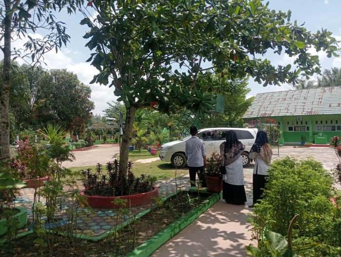 Lingkungan Hijau dan Asri memberi kesan Tamu Berkunjung Dengan Senang Lingkungan Hijau dan Asri memberi kesan Tamu Berkunjung Dengan Senang