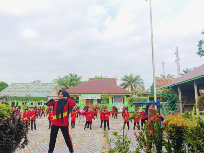 Energi Pagi Penuh Semangat, MTsN 4 Batang Hari Gelar Senam Pramuka Bersama Energi Pagi Penuh Semangat, MTsN 4 Batang Hari Gelar Senam Pramuka Bersama