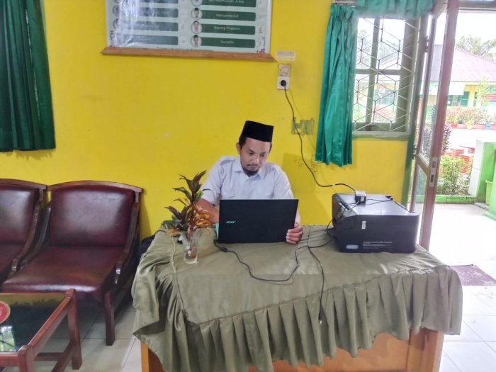 Budaya Kerja Positif Terwujud Lewat Feedback Sejawat di E-Kinerja MTsN 4 Batang Hari