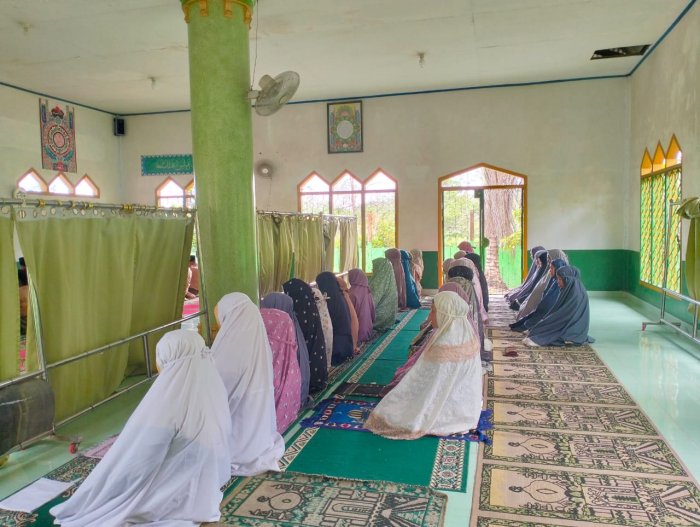 Membentuk Karakter Islami, Siswa MTsN 4 Batang Hari Istiqamah Ibadah Setiap Jumat