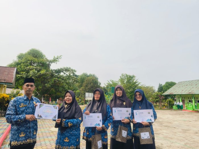 AP Santik MTsN 4 Batanghari Berikan Reward untuk GTK Terbaik