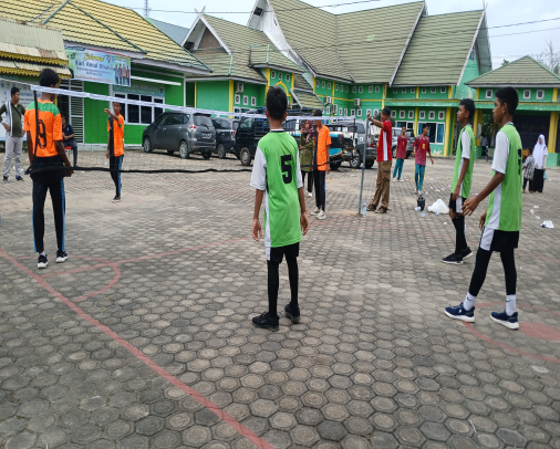 TIM SEPAK TAKRAW MTSN 4 BATANG HARI BERHASIL BERAIH JUARA 4