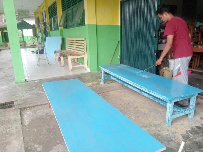 Siapkan Meja Ruang Istirahat Makan Siang untuk Program Full Day School Siapkan Meja Ruang Istirahat Makan Siang untuk Program Full Day School