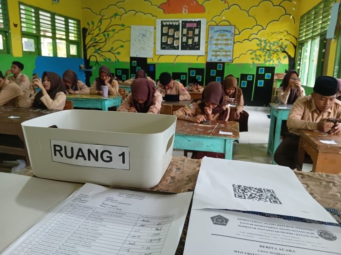 Ujian Madrasah Tahun Pelajaran 2025/2026 Berjalan Lancar