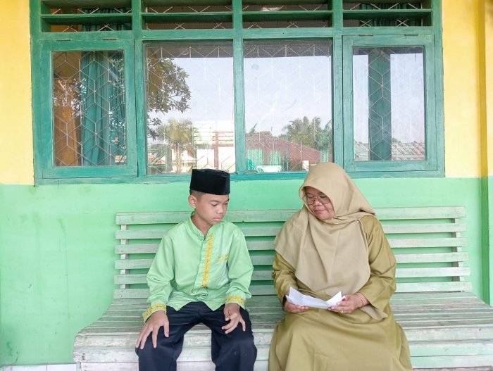 Waka Kesiswaan MTsN 4 Batanghari Berperan Sebagai Guru Wali dalam Membimbing dan Memotivasi Siswa Waka Kesiswaan MTsN 4 Batanghari Berperan Sebagai Guru Wali dalam Membimbing dan Memotivasi Siswa