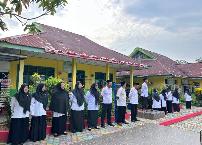 Kepala MTsN 4 Batang Hari Ajak Siswa Jaga Kekompakan dan Kebiasaan Baik