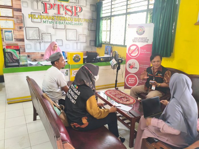 Dukung Data Ekonomi Akurat, Petugas Sensus Sambangi MTsN 4 Batang Hari