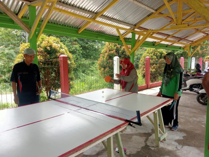 Guru MTsN 4 Batanghari Intensifkan Latihan Tenis Meja untuk Persiapan Lomba