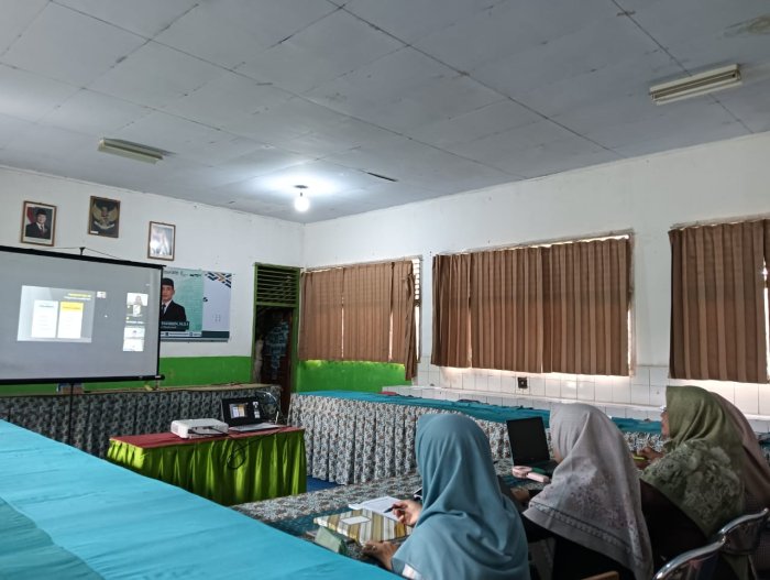 Guru PAI MTsN 4 Batang Hari Tingkatkan Kompetensi Melalui Webinar Tenteram Bersama Al-Quran